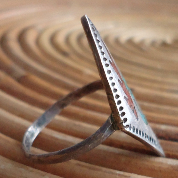 Old Tarnished Zuni Silver Chip Inlay Ring 5 - Picture 4 of 5